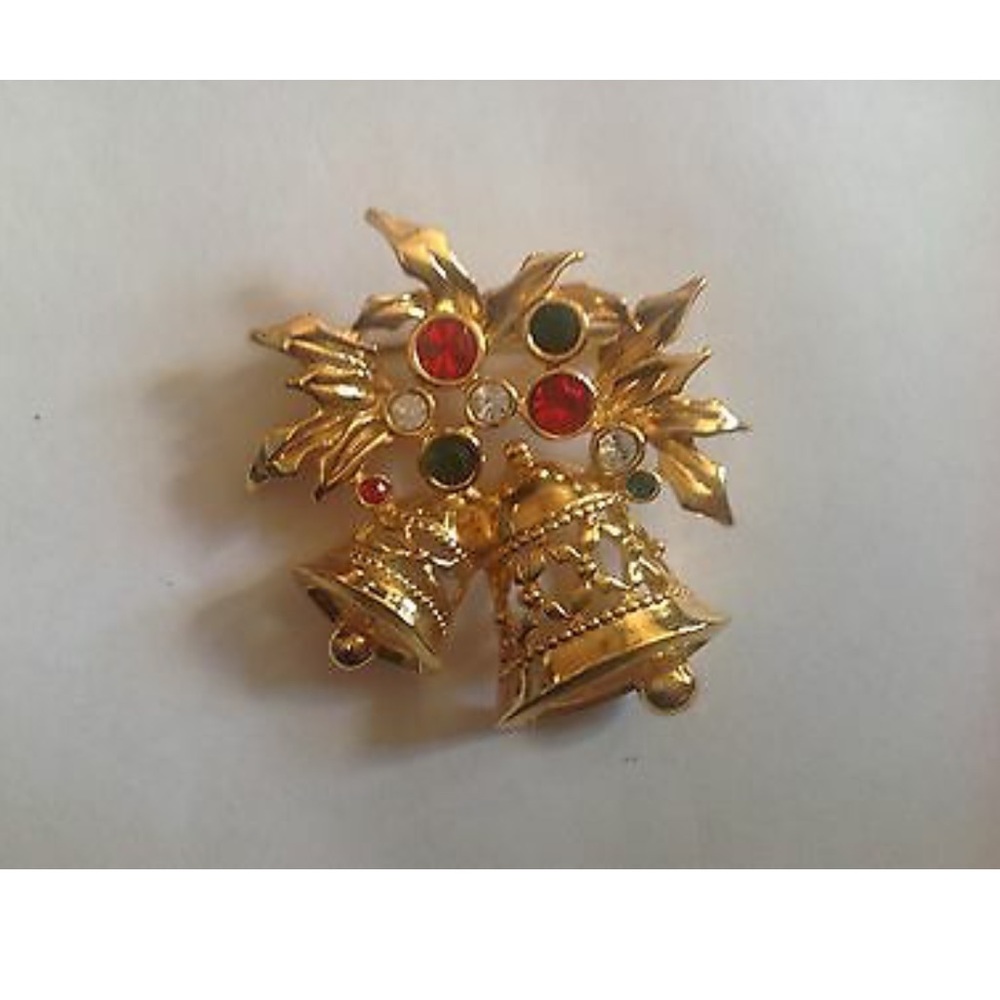 AVON Holly berries Christmas Gold Tone Pin/ Brooch